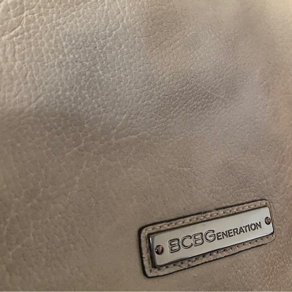 BCBGeneration envelope bag/clutch 🦋4/$20🦋 - Picture 3 of 8